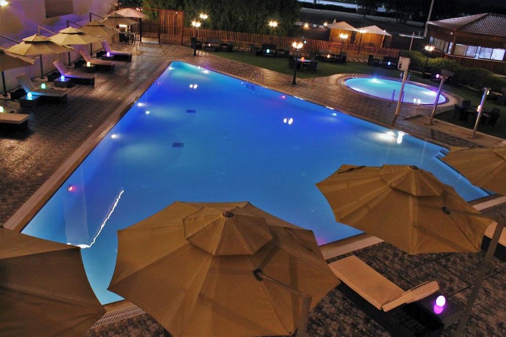 Villaggio Hotel Abu Dhabi Buitenkant foto